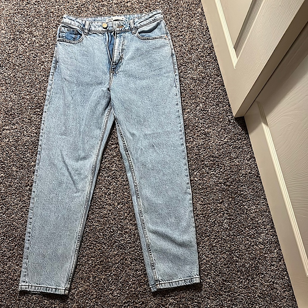 Zara mom jeans. NEVER WORN. Size 6